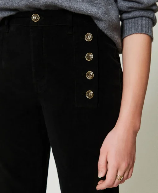 Samthose Mit Knöpfen