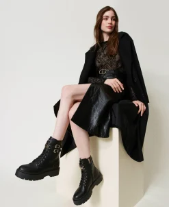 Schnürstiefelette Mit Schnallen Und „Oval T“-Ziertrense