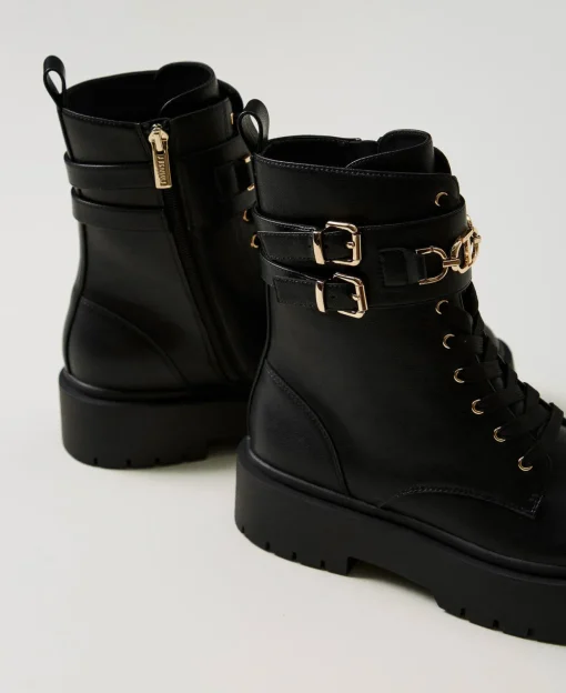 Schnürstiefelette Mit Schnallen Und „Oval T“-Ziertrense