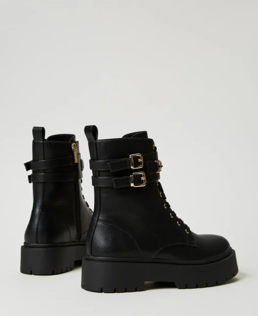Schnürstiefelette Mit Schnallen Und „Oval T“-Ziertrense