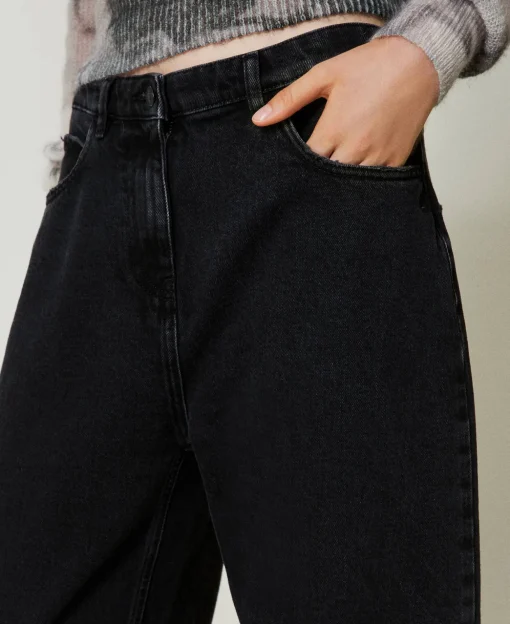 Schwarze Carrot-Fit-Jeans Mit Fünf Taschen