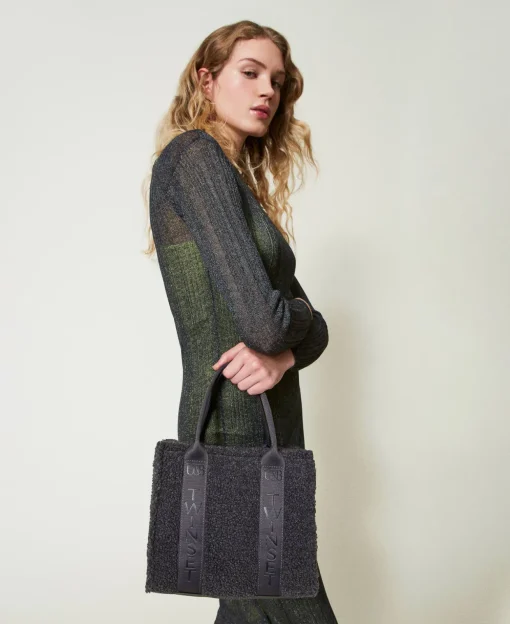 Shopper Aus Pelzimitat Im Teddylook