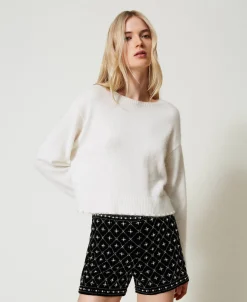 Shorts Aus Besticktem Samt