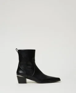 Stiefelette Mit Metallischem Einsatz