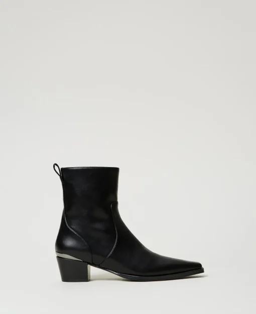 Stiefelette Mit Metallischem Einsatz