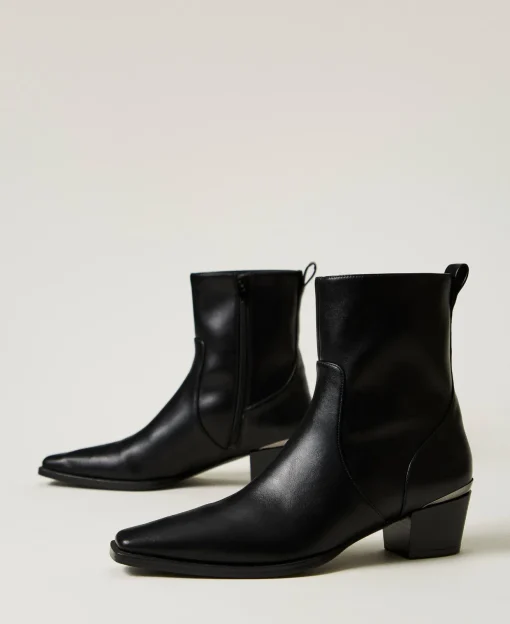 Stiefelette Mit Metallischem Einsatz