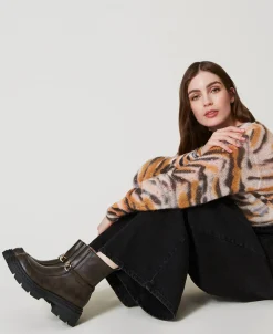 Stiefelette Mit „Oval T“-Ziertrense