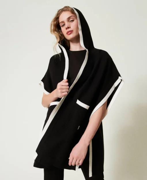 Strickponcho Mit Taschen