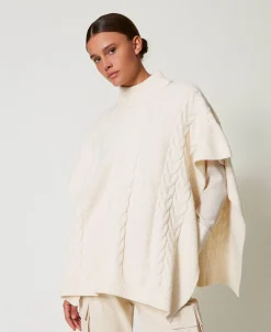 Strickponcho Mit Zopfmuster