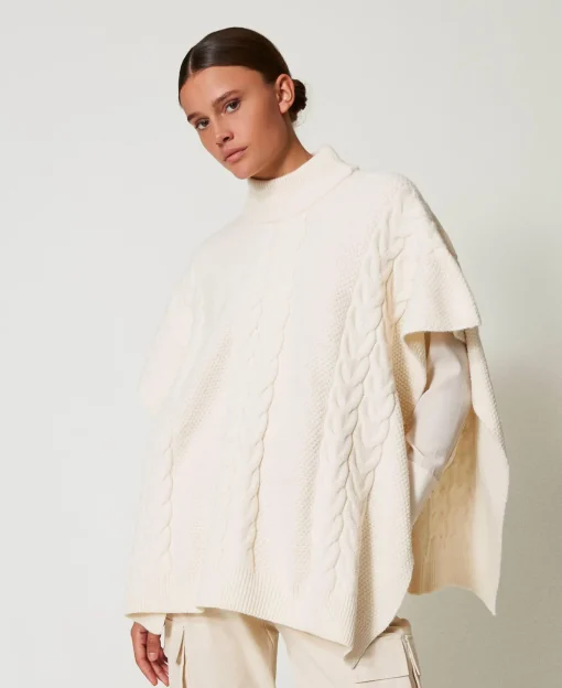 Strickponcho Mit Zopfmuster