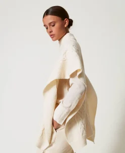 Strickponcho Mit Zopfmuster