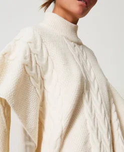 Strickponcho Mit Zopfmuster