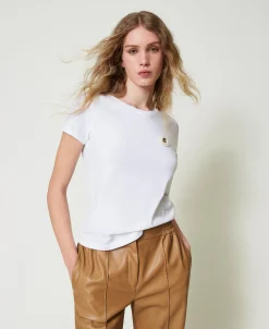 Tailliertes T-Shirt Mit Häkelbrosche