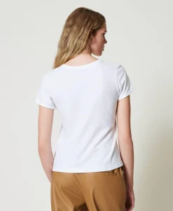 Tailliertes T-Shirt Mit Häkelbrosche
